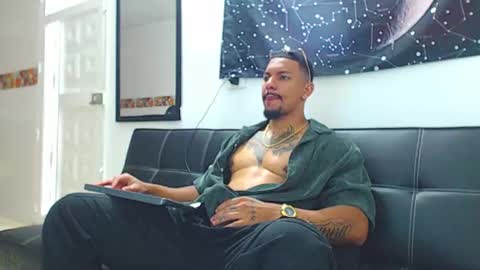 Wesley Rogger online show from 12/01/25, 08:47