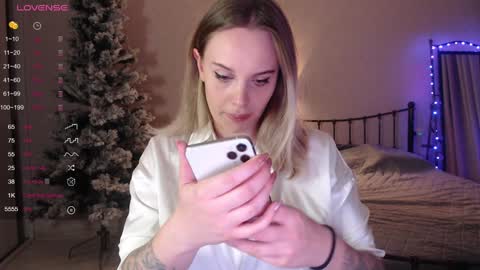 Snapshot of wet_lana chatting on 12/07/24, 05:31 Lana online show from 12/07/24, 05:31