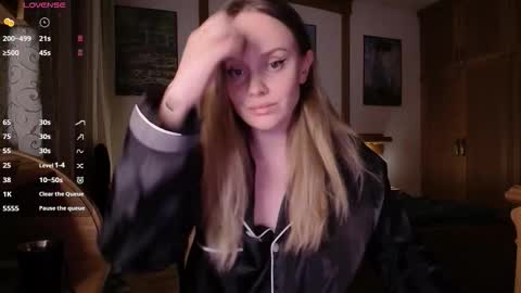 Snapshot of wet_lana chatting on 10/22/25, 06:29 Lana online show from 10/22/25, 06:29