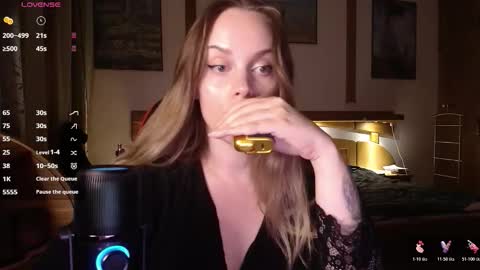 Snapshot of wet_lana chatting on 11/05/25, 08:53 Lana online show from 11/05/25, 08:53