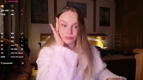 Snapshot of wet_lana chatting on 11/07/25, 09:15 Lana online show from 11/07/25, 09:15