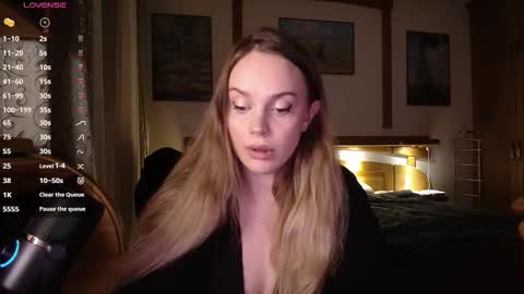 Snapshot of wet_lana chatting on 11/17/25, 08:47 Lana online show from 11/17/25, 08:47