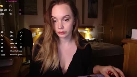 Snapshot of wet_lana chatting on 11/19/25, 09:15 Lana online show from 11/19/25, 09:15