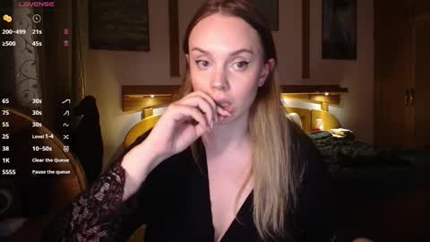 Snapshot of wet_lana chatting on 12/01/25, 09:09 Lana online show from 12/01/25, 09:09