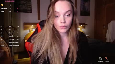Snapshot of wet_lana chatting on 12/17/25, 09:54 Lana online show from 12/17/25, 09:54