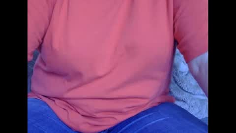 Snapshot of wet_pants2022 chatting on 02/27/25, 10:37 wet_pants2022 online show from 02/27/25, 10:37