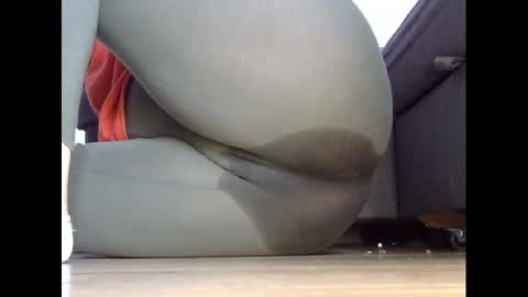 Snapshot of wet_pants2022 chatting on 03/10/25, 03:20 wet_pants2022 online show from 03/10/25, 03:20