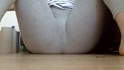 Snapshot of wet_pants2022 chatting on 09/15/25, 06:46 wet_pants2022 online show from 09/15/25, 06:46