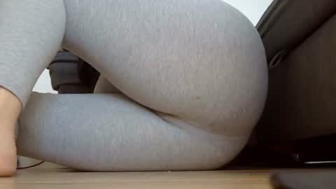 Snapshot of wet_pants2022 chatting on 09/18/25, 07:10 wet_pants2022 online show from 09/18/25, 07:10