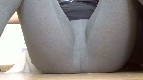 Snapshot of wet_pants2022 chatting on 10/08/25, 06:44 wet_pants2022 online show from 10/08/25, 06:44