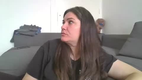 Snapshot of wet_pants2022 chatting on 11/18/25, 12:53 wet_pants2022 online show from 11/18/25, 12:53