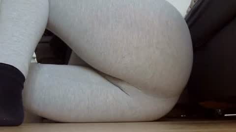 Snapshot of wet_pants2022 chatting on 11/27/25, 01:13 wet_pants2022 online show from 11/27/25, 01:13