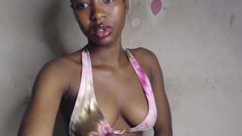Snapshot of wet_pussy200 chatting on 04/26/26, 08:01 Bella online show from 04/26/26, 08:01