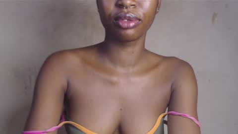 Snapshot of wet_pussy200 chatting on 05/21/26, 09:38 Bella online show from 05/21/26, 09:38