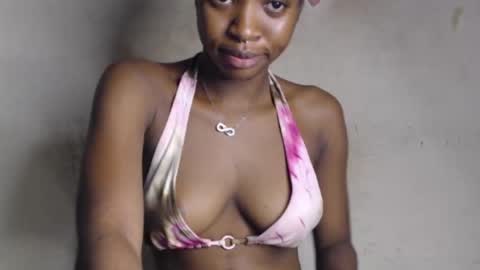 Snapshot of wet_pussy200 chatting on 06/08/26, 07:47 Bella online show from 06/08/26, 07:47