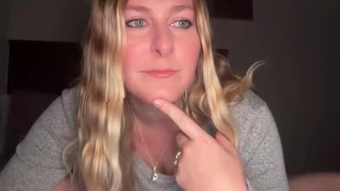 Snapshot of wet_scarlett72 chatting on 10/29/25, 12:35 Scarlett online show from 10/29/25, 12:35