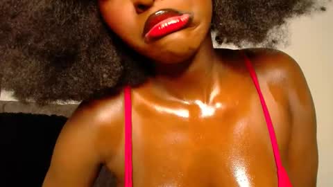 Snapshot of wet_wife_material chatting on 02/04/25, 11:27 Macey online show from 02/04/25, 11:27