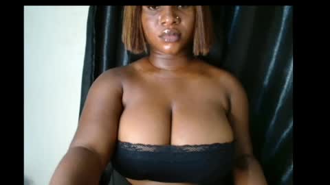 Snapshot of wet_xxpussy55 chatting on 06/13/26, 12:19 Sonia online show from 06/13/26, 12:19