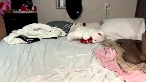 Snapshot of wetcreamerr chatting on 01/12/25, 12:33 SheSquirts online show from 01/12/25, 12:33