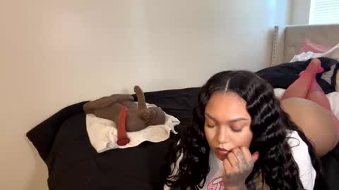 Snapshot of wetcreamerr chatting on 11/03/25, 09:16 SheSquirts online show from 11/03/25, 09:16