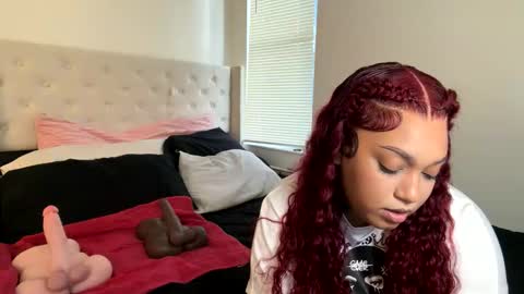 Snapshot of wetcreamerr chatting on 12/13/25, 09:42 SheSquirts online show from 12/13/25, 09:42