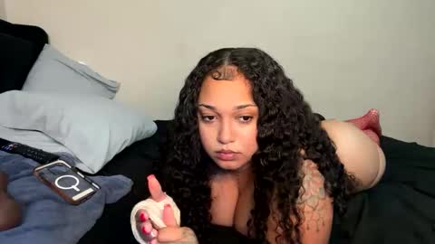 Snapshot of wetcreamerr chatting on 04/21/26, 09:06 SheSquirts online show from 04/21/26, 09:06