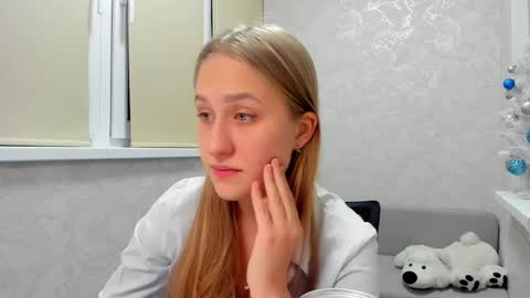 Snapshot of wetcrybaby chatting on 12/13/24, 04:49 Sonya online show from 12/13/24, 04:49