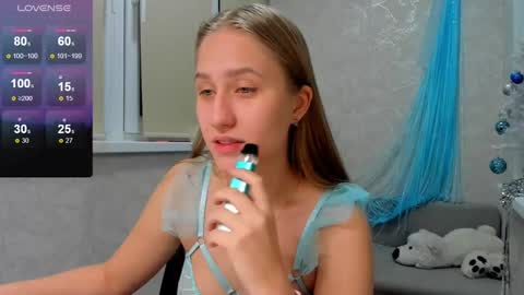 Snapshot of wetcrybaby chatting on 01/01/25, 12:43 Sonya online show from 01/01/25, 12:43