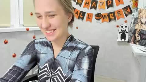 Snapshot of wetcrybaby chatting on 10/26/25, 11:53 Sonya online show from 10/26/25, 11:53