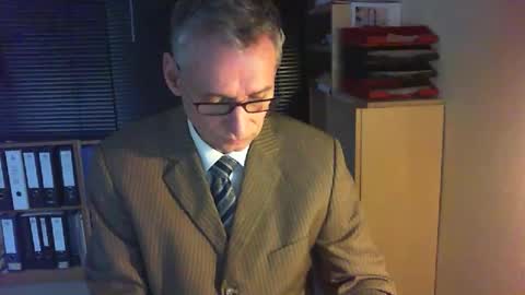 Snapshot of wetsuitedman chatting on 03/26/26, 04:56 Franz online show from 03/26/26, 04:56
