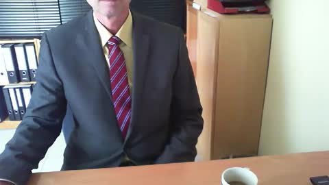 Snapshot of wetsuitedman chatting on 04/28/26, 12:43 Franz online show from 04/28/26, 12:43