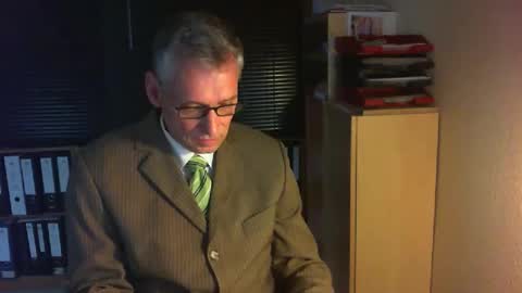 Snapshot of wetsuitedman chatting on 05/05/26, 04:48 Franz online show from 05/05/26, 04:48