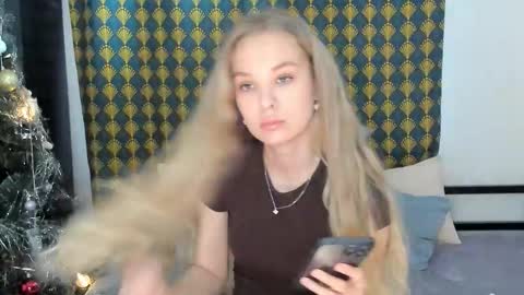 Snapshot of wh1teangelx chatting on 12/03/25, 07:05 Kate online show from 12/03/25, 07:05