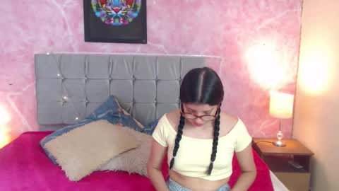 Snapshot of whanda_carvajal chatting on 10/04/25, 02:15 whanda online show from 10/04/25, 02:15