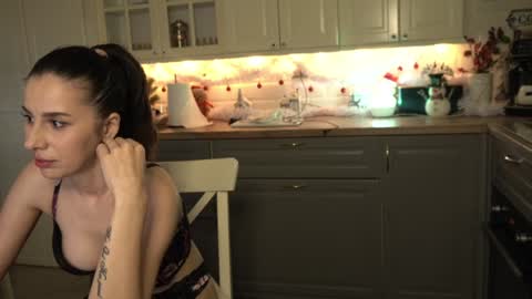 Victoria Maria online show from 12/30/24, 01:37