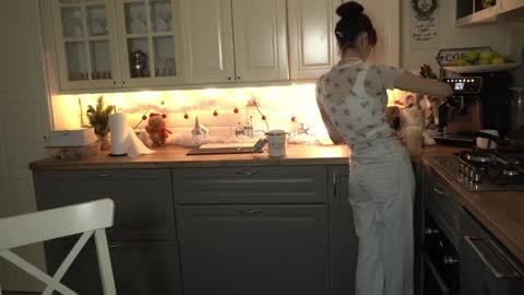 Victoria Maria online show from 12/31/24, 05:51