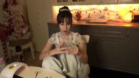 Victoria Maria online show from 12/31/24, 08:56