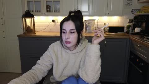 Victoria Maria online show from 01/11/25, 09:57