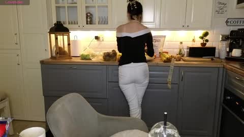 Victoria Maria online show from 01/12/25, 12:44