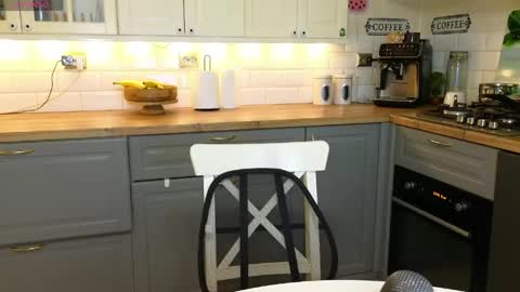 Snapshot of whats_her_name chatting on 04/25/26, 11:24 Victoria Maria online show from 04/25/26, 11:24