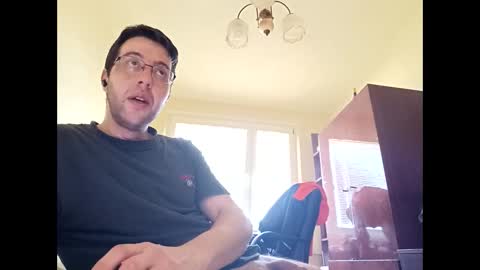 Snapshot of whatwouldyouliketosee chatting on 12/28/24, 09:52 stoffy online show from 12/28/24, 09:52