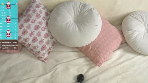 Snapshot of whisper_of_love chatting on 12/23/24, 05:17 Naomi online show from 12/23/24, 05:17