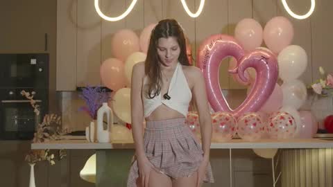 Snapshot of whisper_of_love chatting on 11/15/25, 02:20 Naomi online show from 11/15/25, 02:20