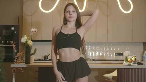 Snapshot of whisper_of_love chatting on 11/28/25, 02:25 Naomi online show from 11/28/25, 02:25