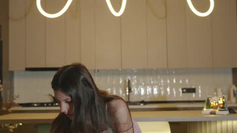 Snapshot of whisper_of_love chatting on 12/05/25, 02:09 Naomi online show from 12/05/25, 02:09