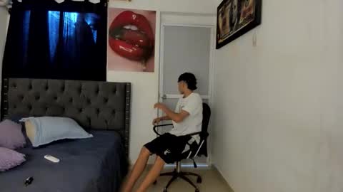 Snapshot of white_master444 chatting on 04/18/26, 07:58 white online show from 04/18/26, 07:58