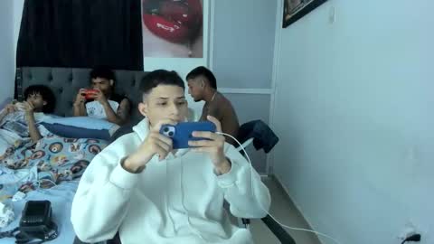white online show from 05/09/26, 05:12