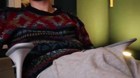 Snapshot of whiteeuropaboy chatting on 12/13/25, 11:43 whiteeuropaboy online show from 12/13/25, 11:43