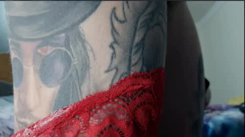 Snapshot of whitepearl93 chatting on 03/08/26, 02:04 Paula online show from 03/08/26, 02:04