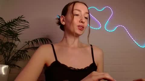 Snapshot of whiteprincessluna chatting on 04/19/26, 04:06 You wont find me here on Saturdays and Sundays online show from 04/19/26, 04:06